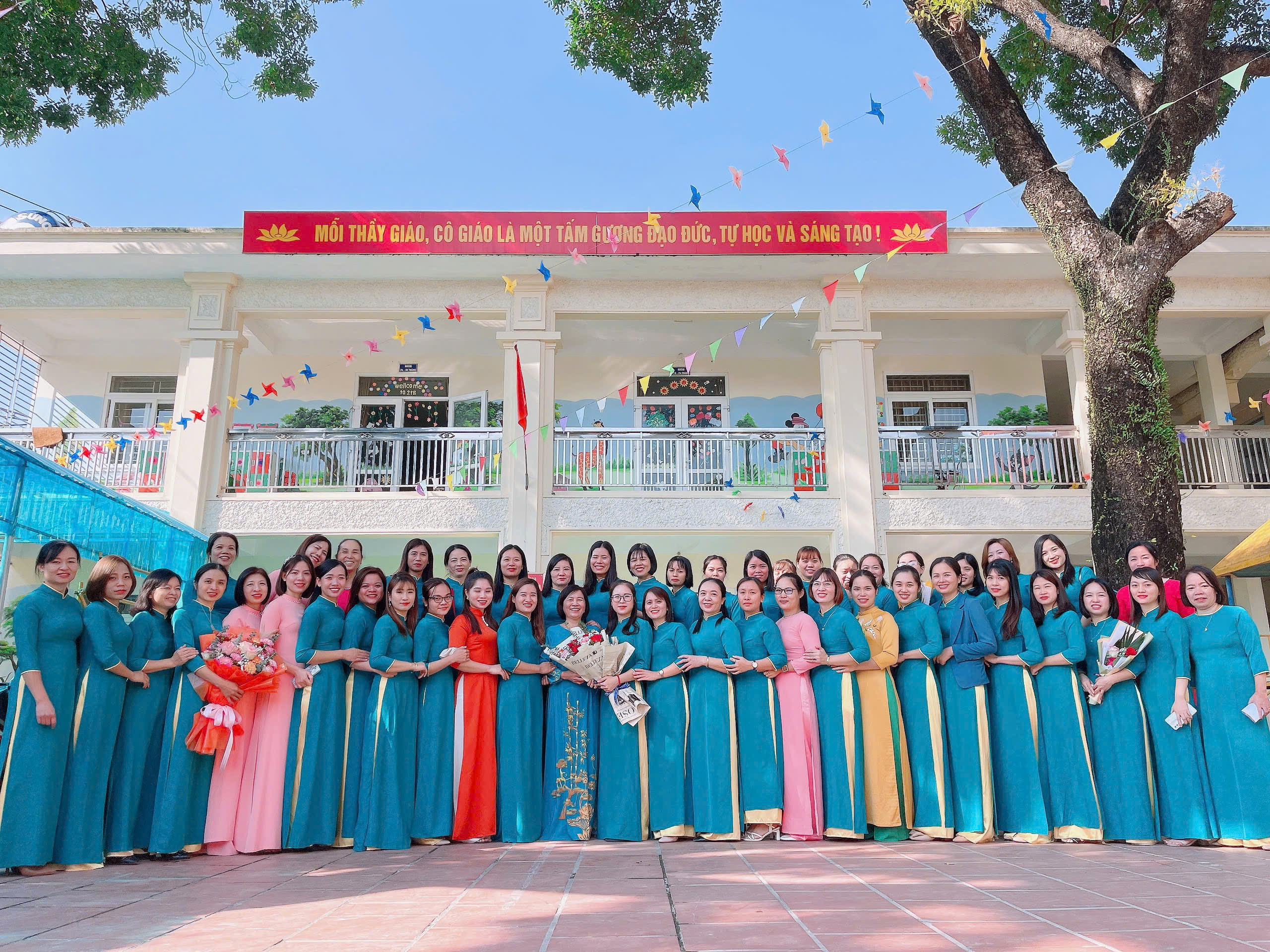 ảnh tập thể nhà trường