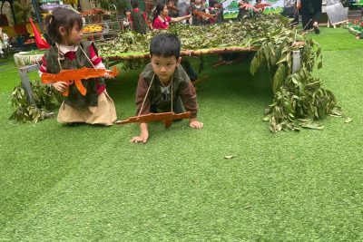 Hoạt động trải nghiệm của khối 4-5 tuổi-Kỷ niệm ngày thành lập quân đội NDVN 22/12