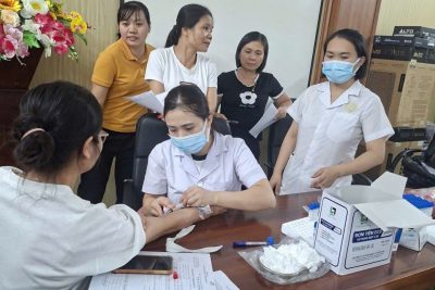 Khám sức khỏe cho cán bộ giáo viên và nhân viên